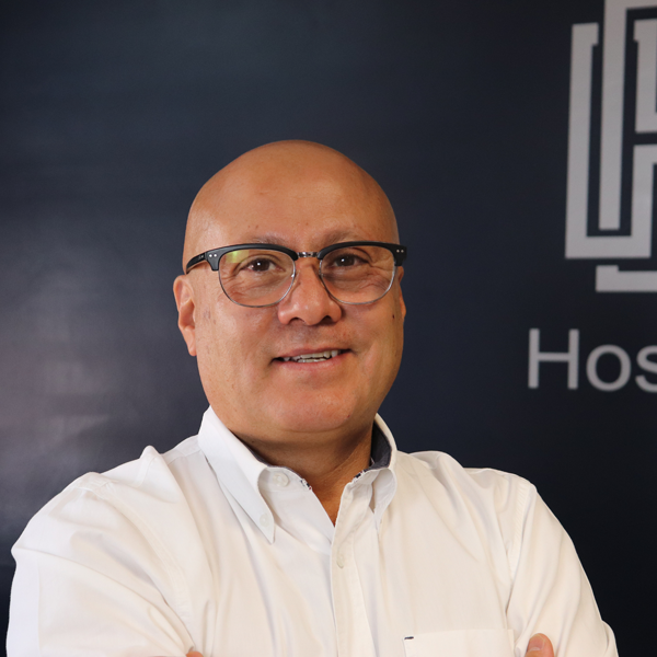 César Macías